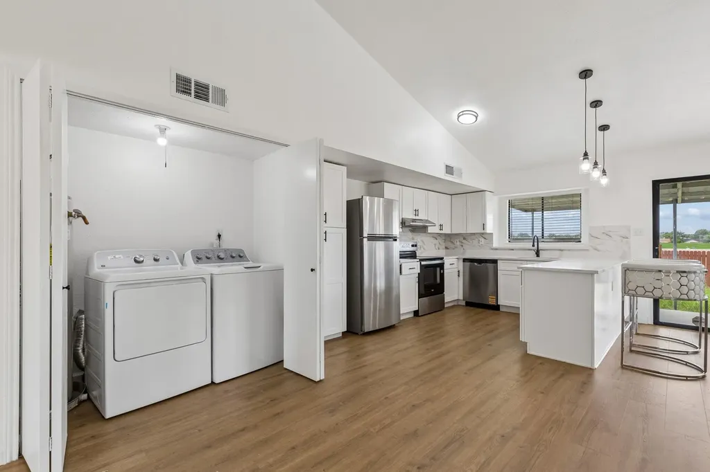 2217 Sharpshire Lane Arlington TX 76014