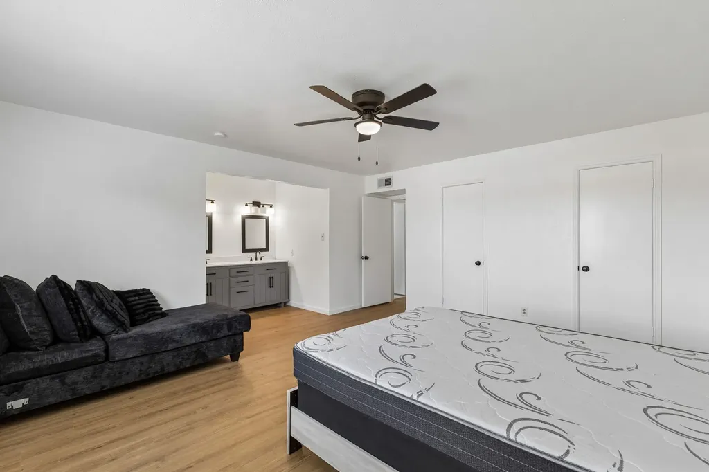 2217 Sharpshire Lane Arlington TX 76014