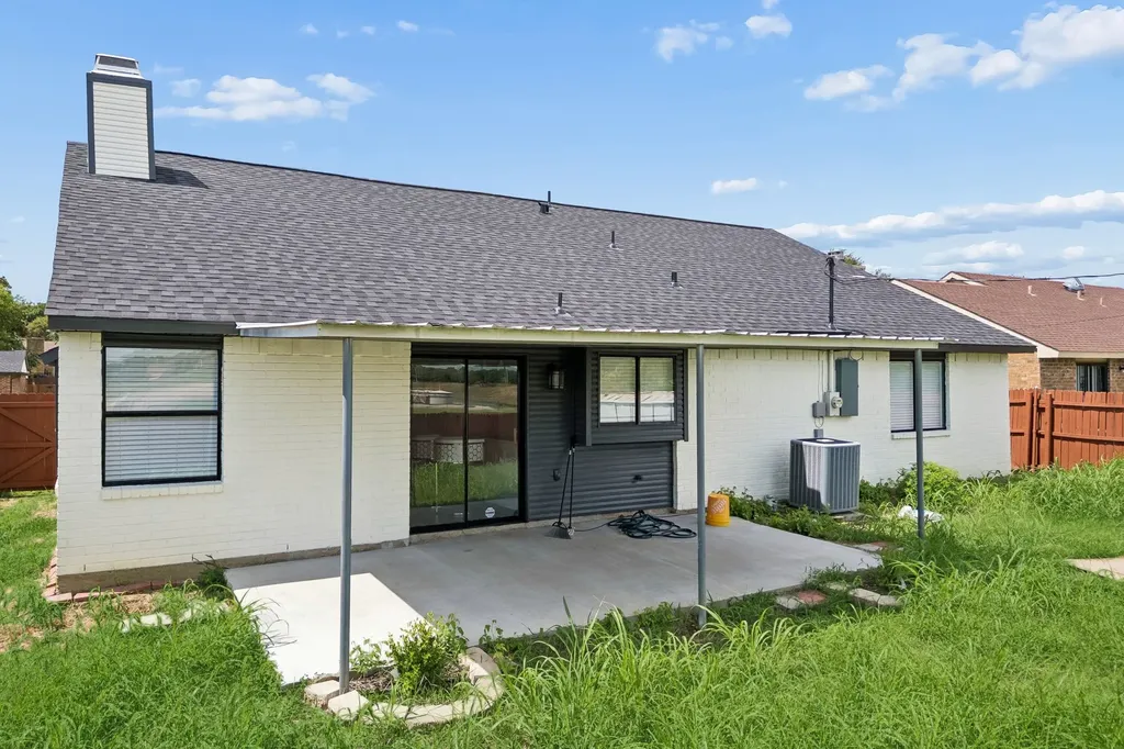 2217 Sharpshire Lane Arlington TX 76014