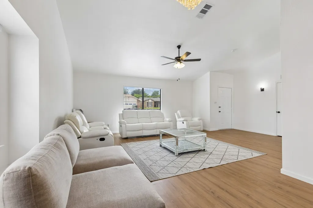 2217 Sharpshire Lane Arlington TX 76014