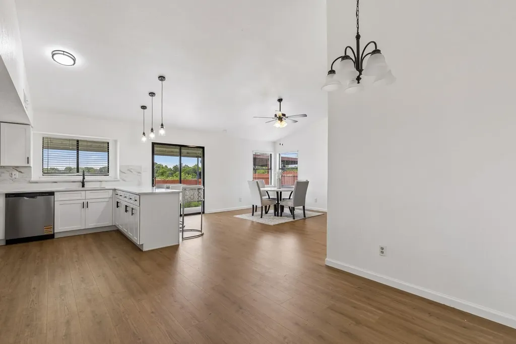 2217 Sharpshire Lane Arlington TX 76014