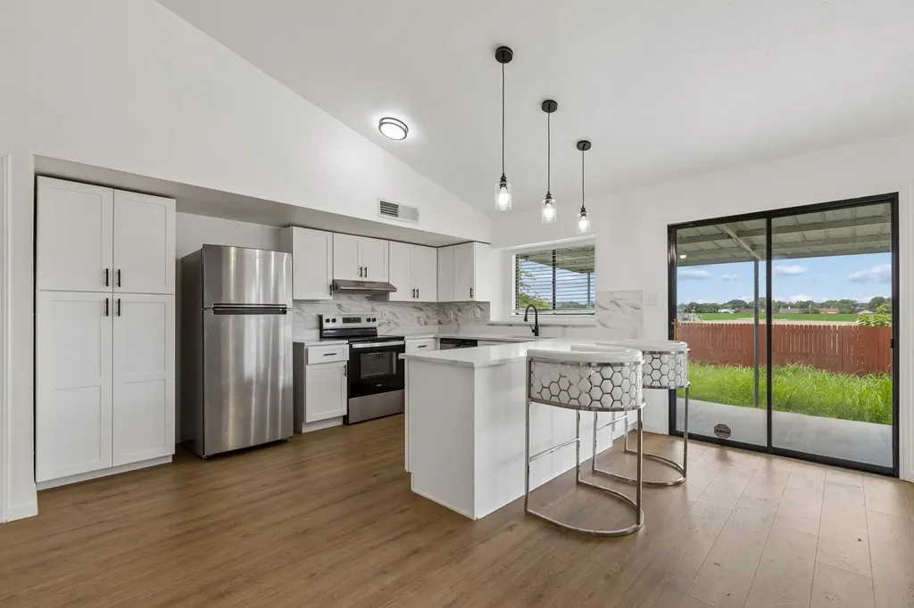 2217 Sharpshire Lane Arlington TX 76014