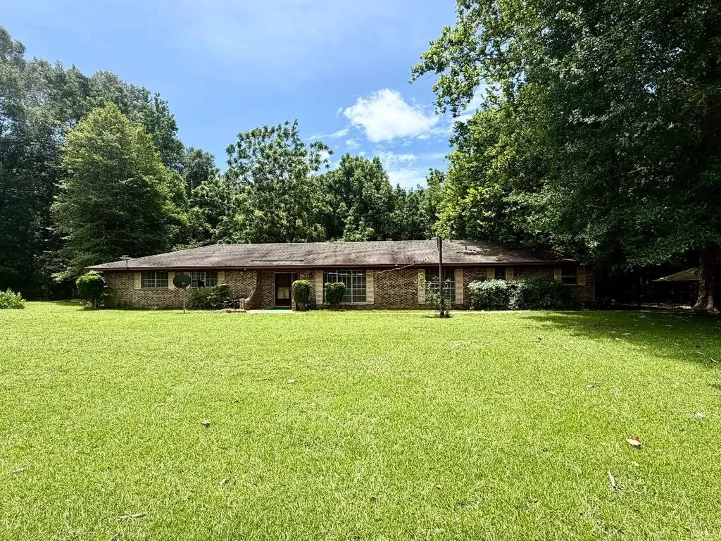 257 Bacle Road Coushatta LA 71019