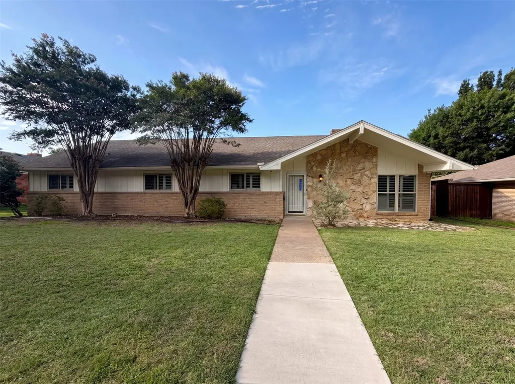 1618 Woodcrest Lane Carrollton TX 75006