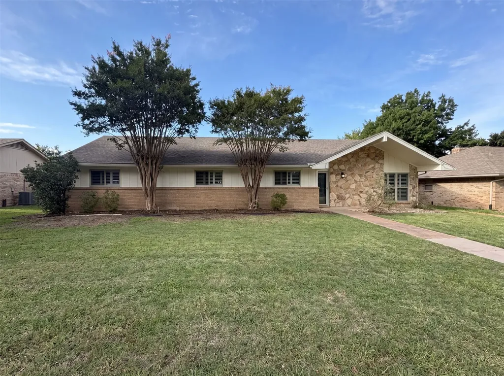1618 Woodcrest Lane Carrollton TX 75006