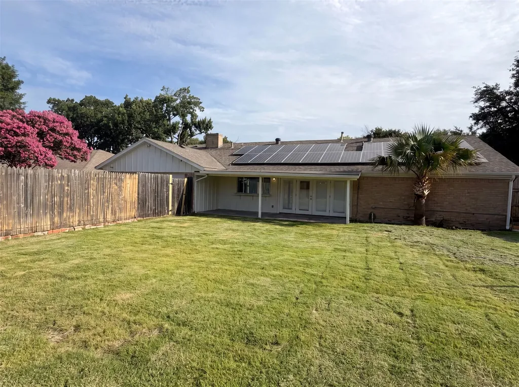 1618 Woodcrest Lane Carrollton TX 75006