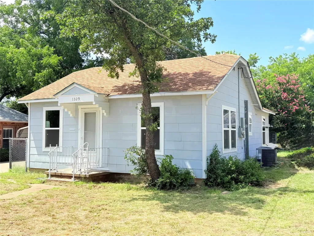 1329 4th Street Graham TX 76450