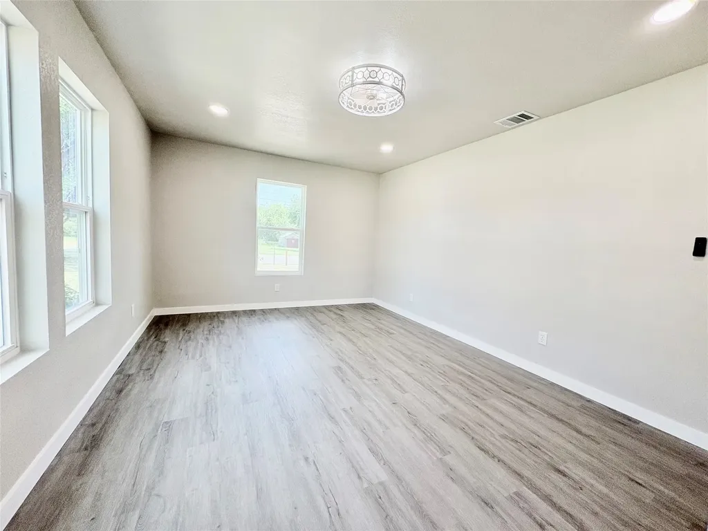 1329 4th Street Graham TX 76450