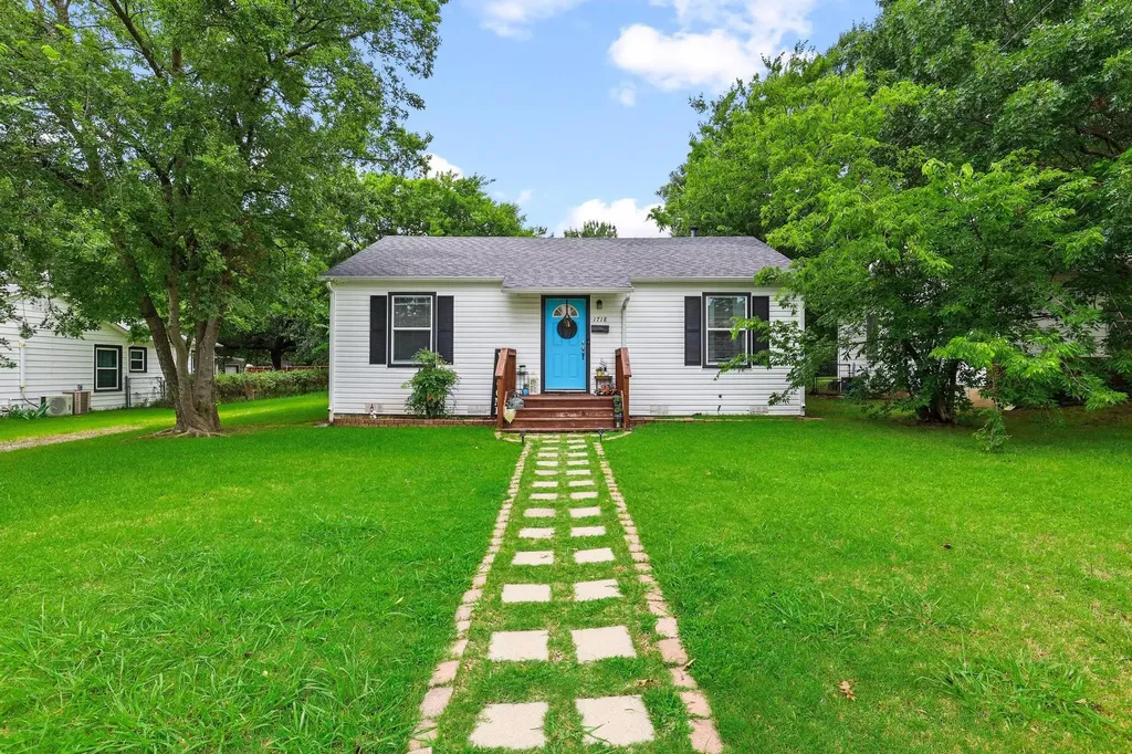 1718 N Shannon Street Sherman TX 75092