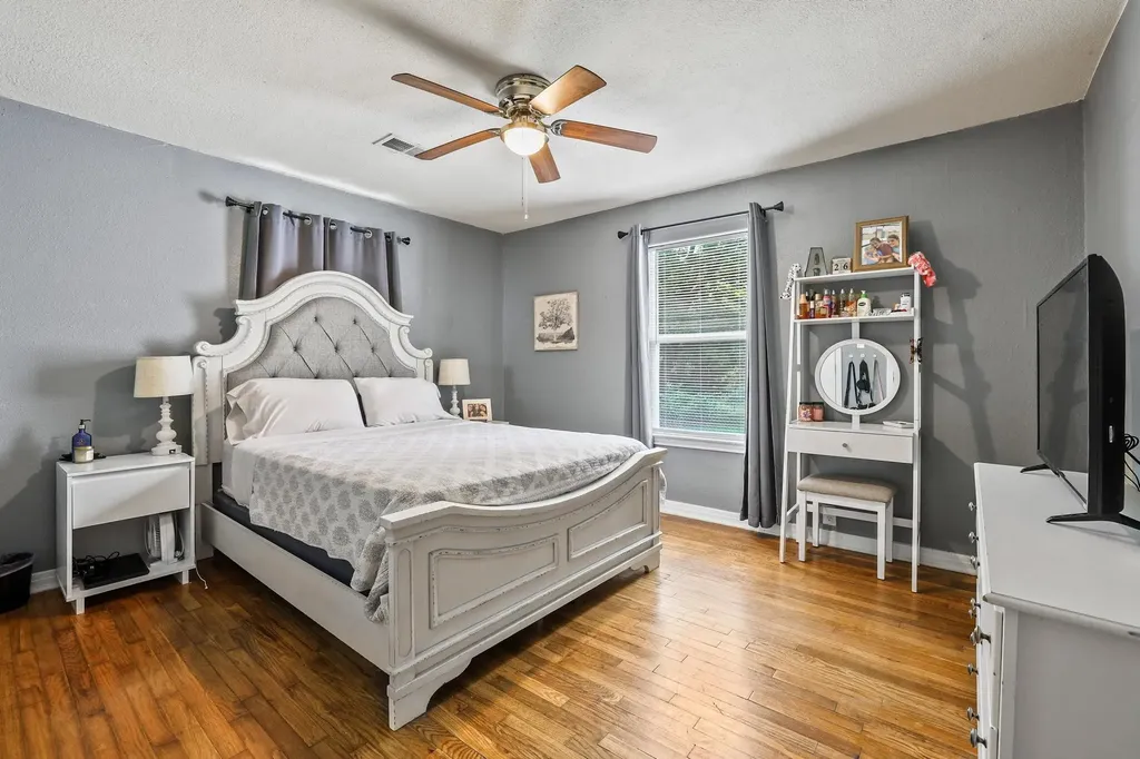 1718 N Shannon Street Sherman TX 75092