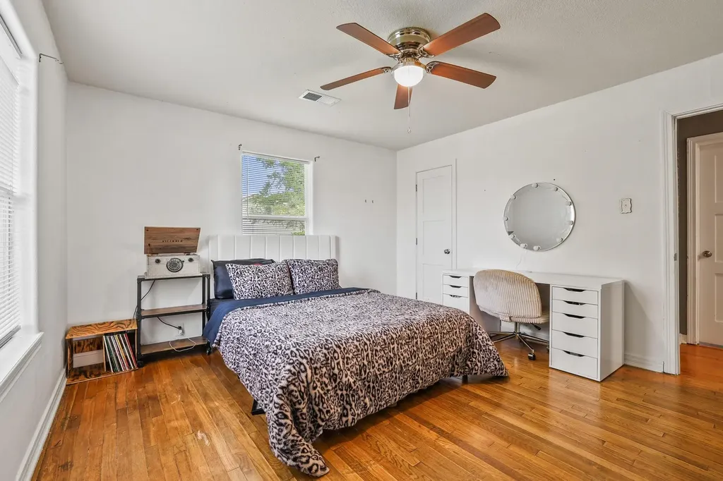 1718 N Shannon Street Sherman TX 75092
