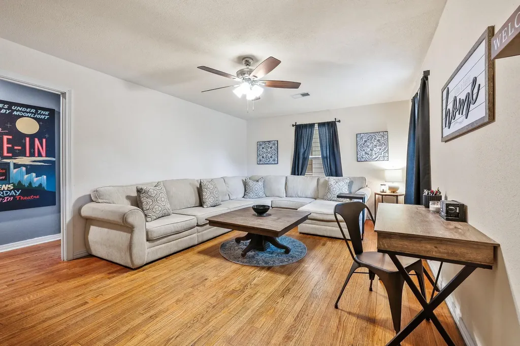 1718 N Shannon Street Sherman TX 75092