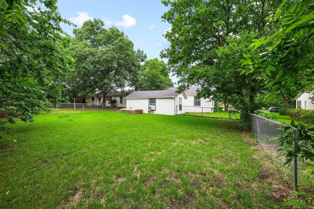 1718 N Shannon Street Sherman TX 75092