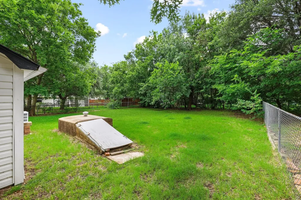 1718 N Shannon Street Sherman TX 75092