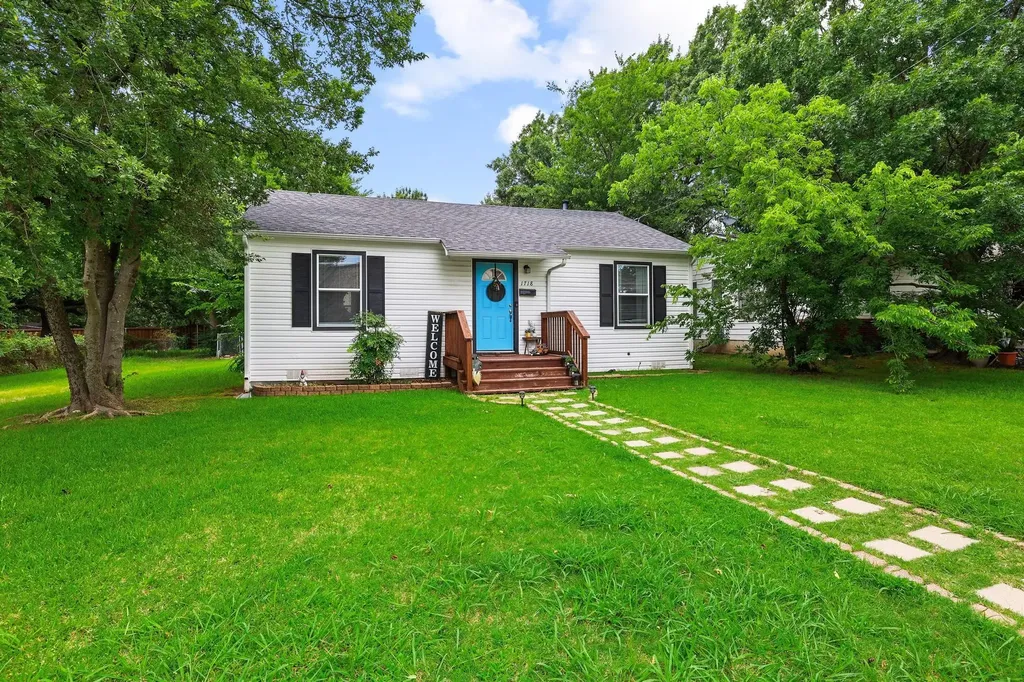 1718 N Shannon Street Sherman TX 75092
