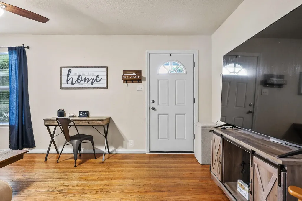 1718 N Shannon Street Sherman TX 75092