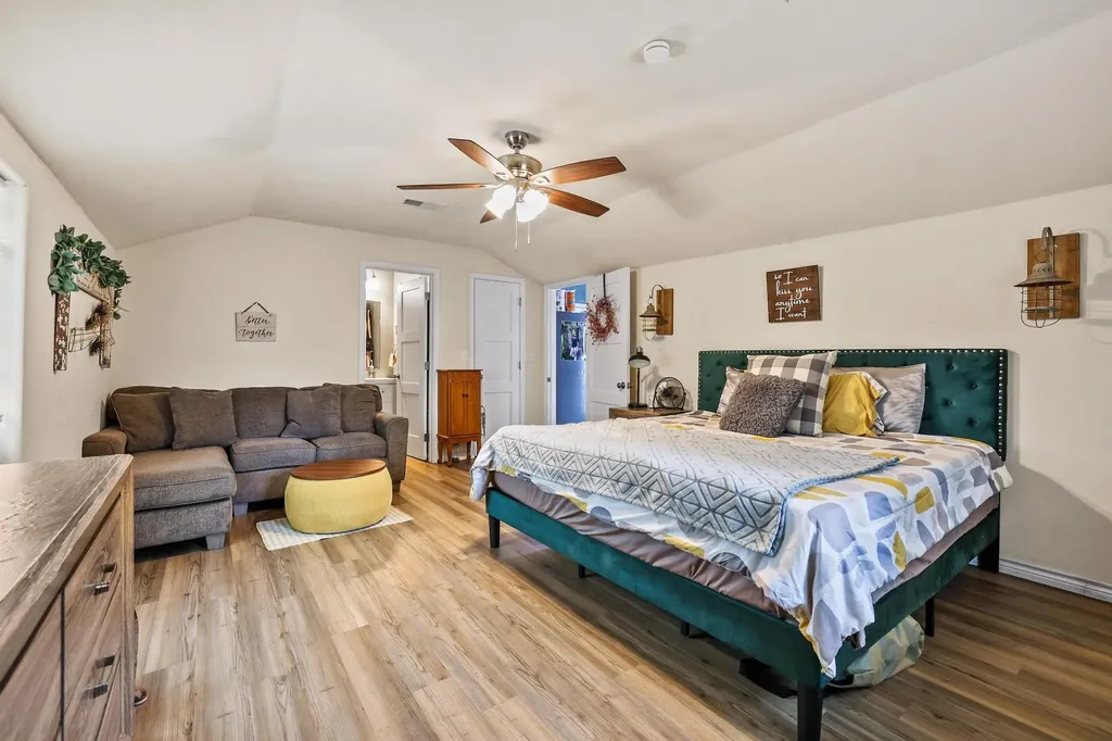 1718 N Shannon Street Sherman TX 75092