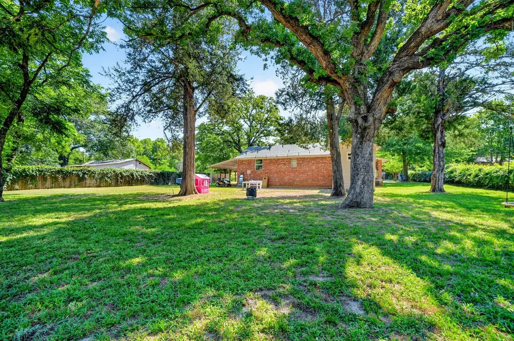 810 Edna Street Athens TX 75751