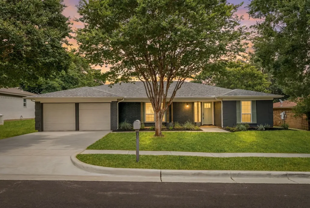 8209 Pearl Street North Richland Hills TX 76180