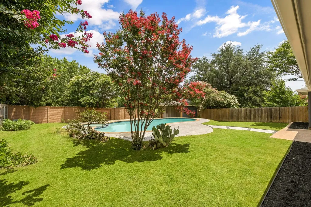 8209 Pearl Street North Richland Hills TX 76180