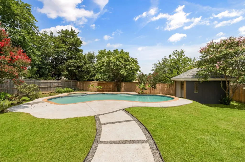 8209 Pearl Street North Richland Hills TX 76180