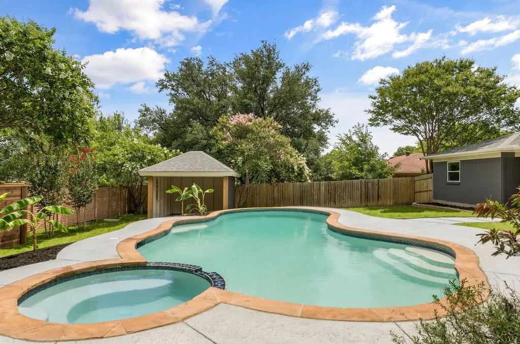 8209 Pearl Street North Richland Hills TX 76180