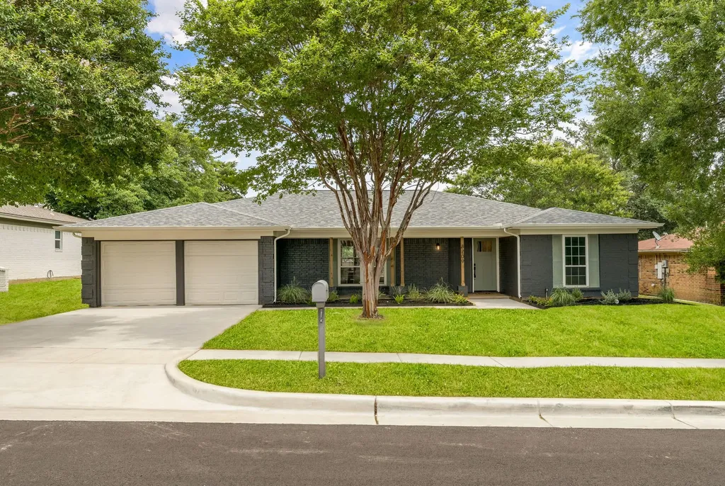 8209 Pearl Street North Richland Hills TX 76180