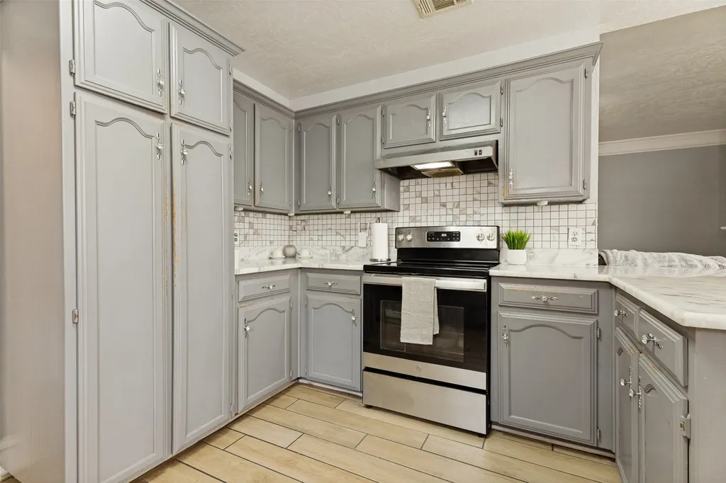 4833 Colonial Park Drive Haltom City TX 76117