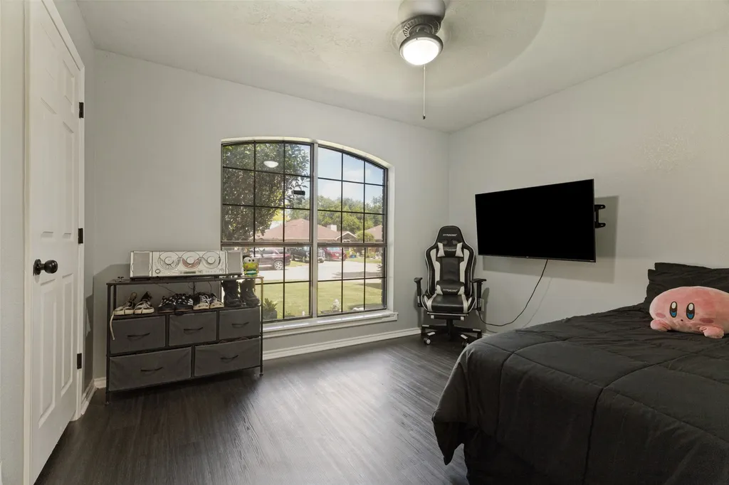 4833 Colonial Park Drive Haltom City TX 76117