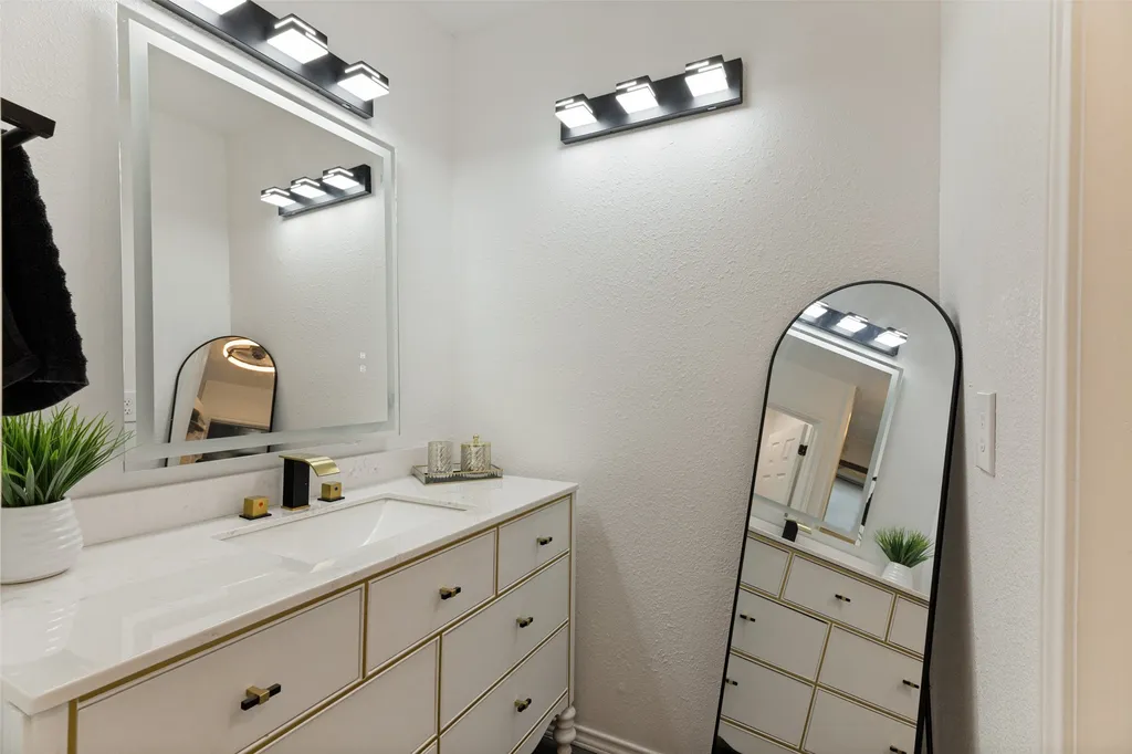 4833 Colonial Park Drive Haltom City TX 76117