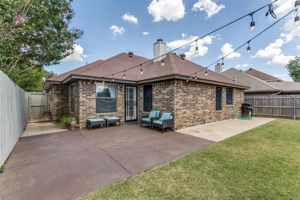 4833 Colonial Park Drive Haltom City TX 76117