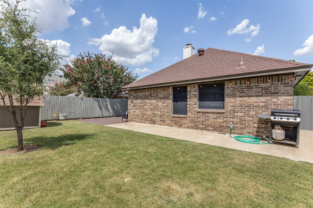 4833 Colonial Park Drive Haltom City TX 76117