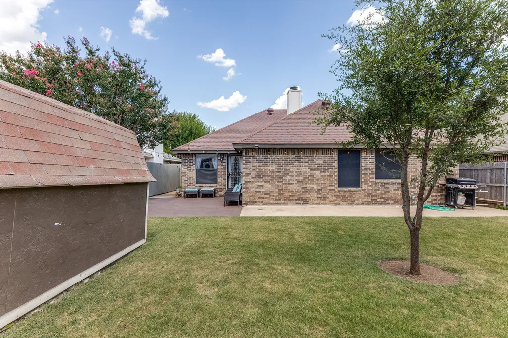 4833 Colonial Park Drive Haltom City TX 76117
