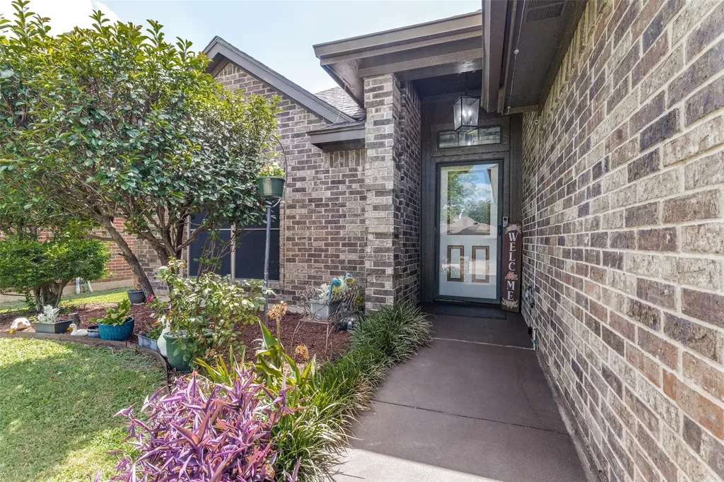 4833 Colonial Park Drive Haltom City TX 76117