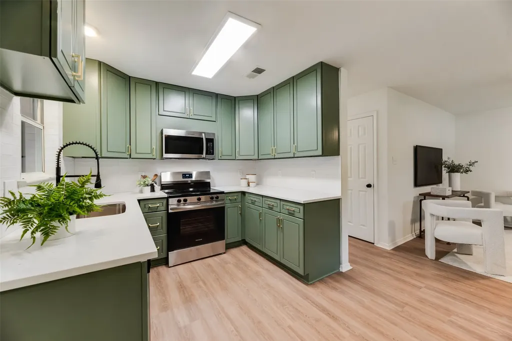 305 Lively Hill Mckinney TX 75069