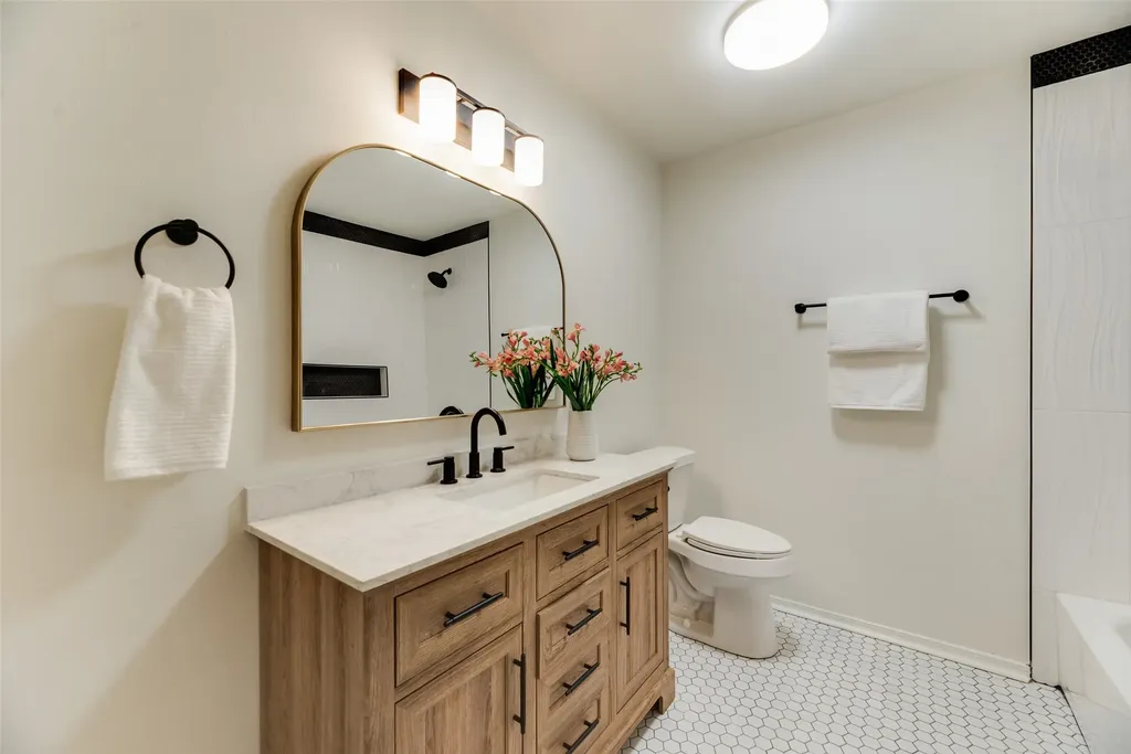 305 Lively Hill Mckinney TX 75069