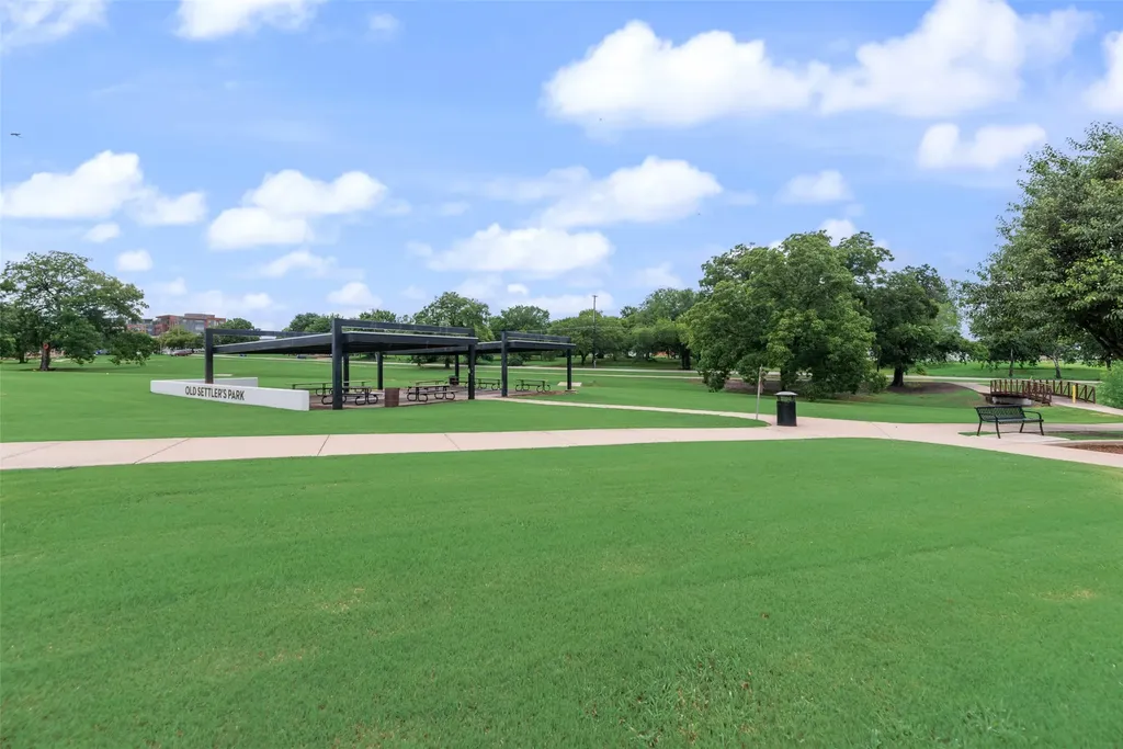 305 Lively Hill Mckinney TX 75069