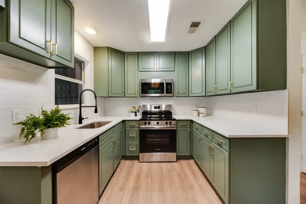 305 Lively Hill Mckinney TX 75069