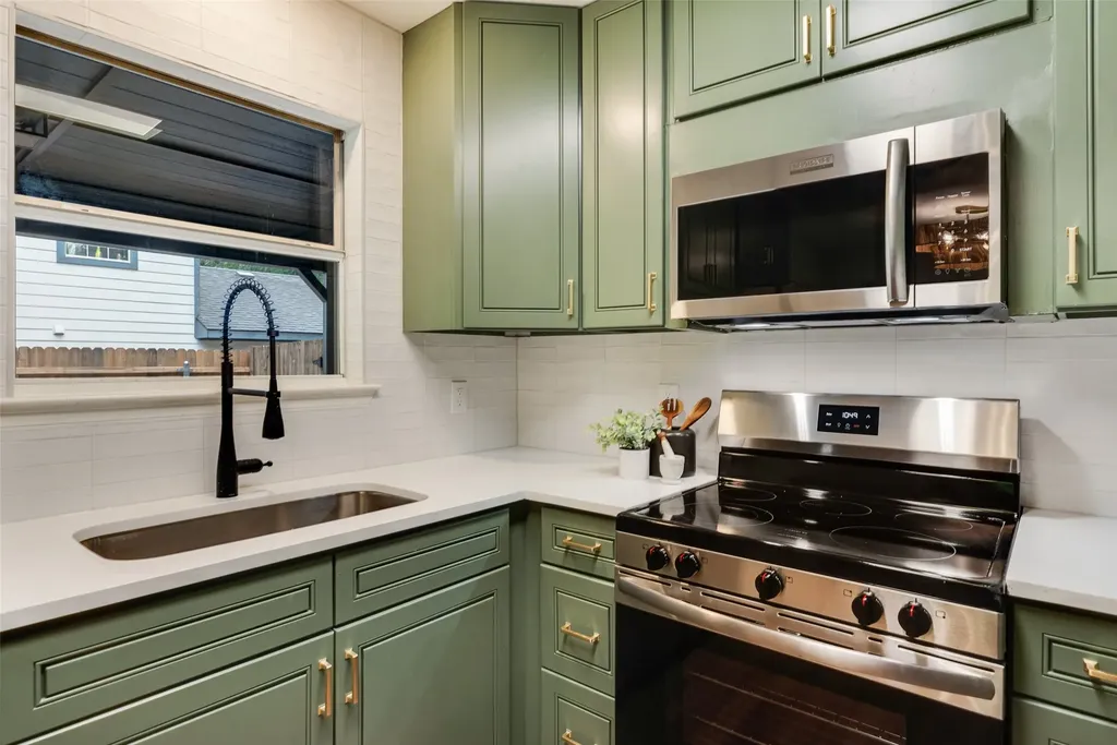 305 Lively Hill Mckinney TX 75069