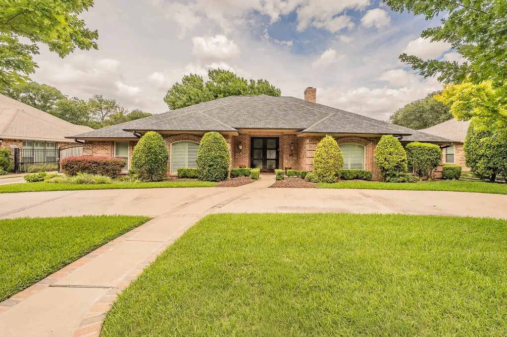 6724 Blue Meadow Drive Fort Worth TX 76132