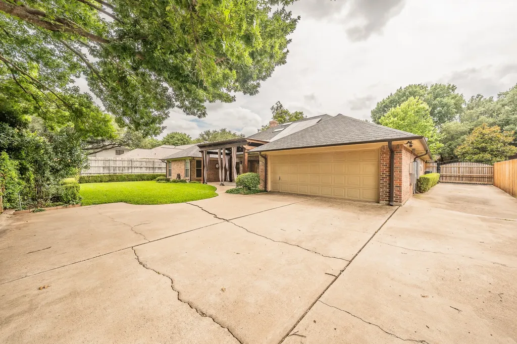 6724 Blue Meadow Drive Fort Worth TX 76132