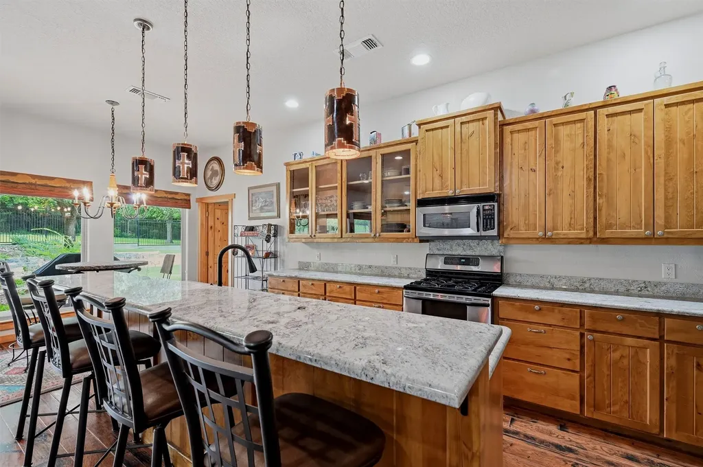 200 Cayuga Trail Lake Kiowa TX 76240
