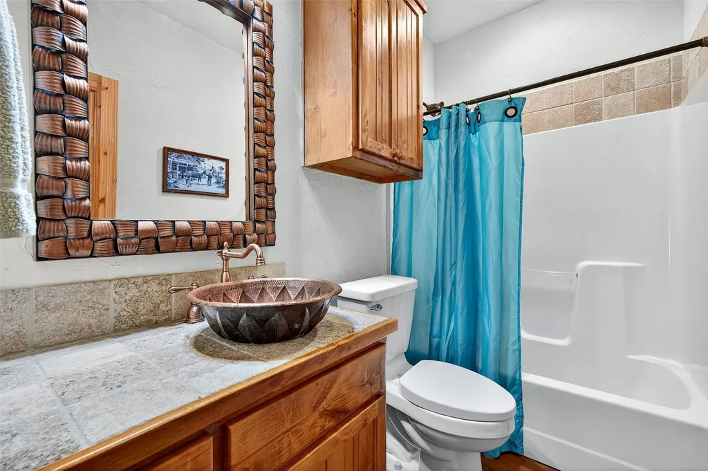 200 Cayuga Trail Lake Kiowa TX 76240