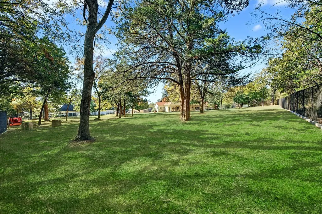 200 Cayuga Trail Lake Kiowa TX 76240