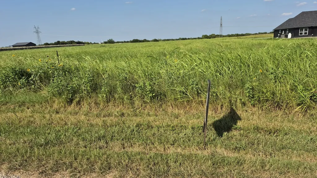 691 Farmer Road Ennis TX 75119