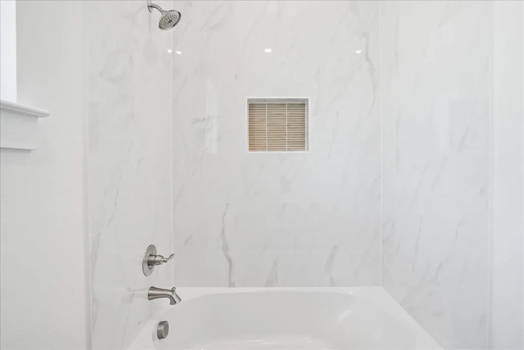 340 Slimp Bluff Azle TX 76020
