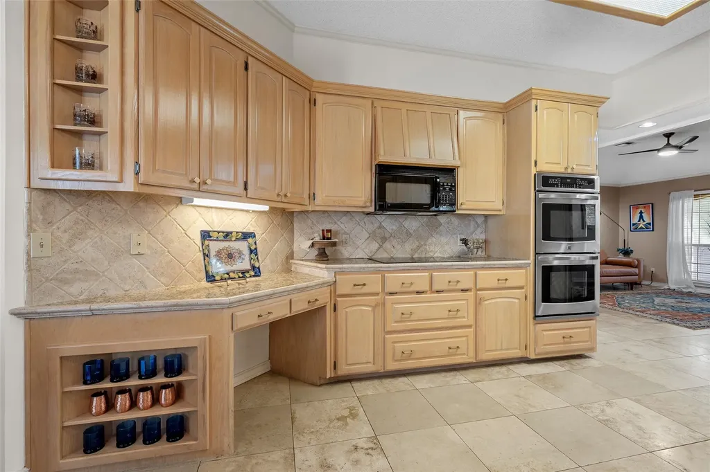 11001 Ridge Point Drive Woodway TX 76712
