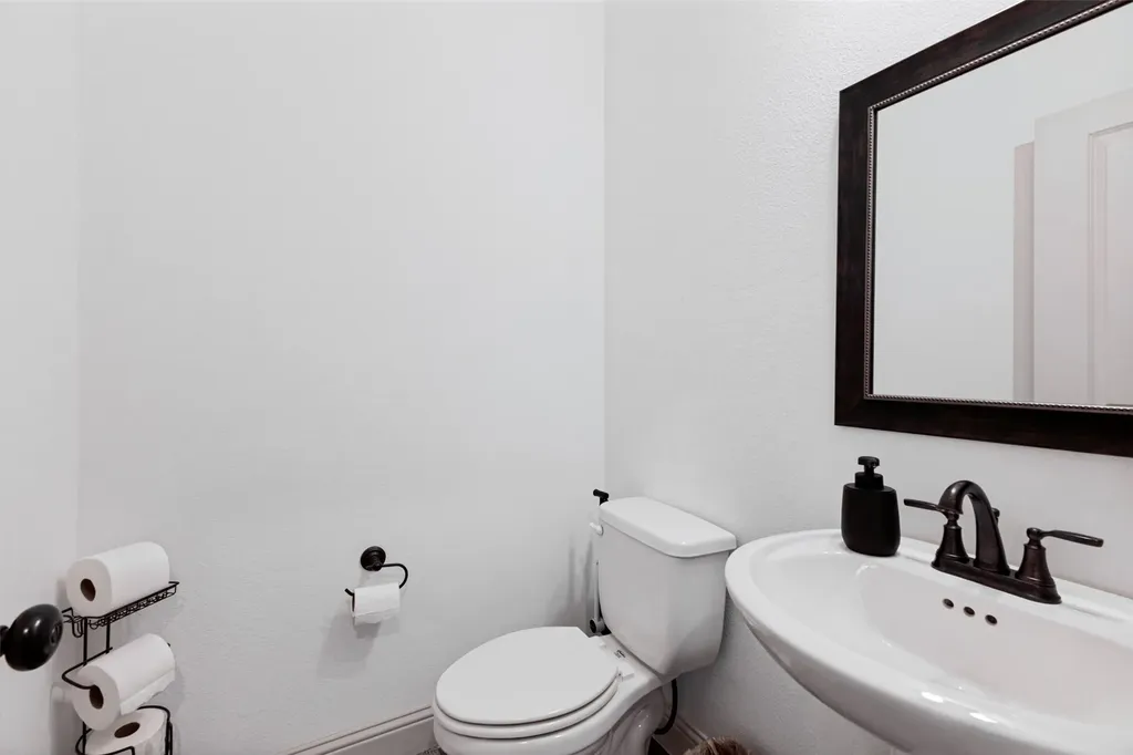 2521 Barnwood Lane Garland TX 75042