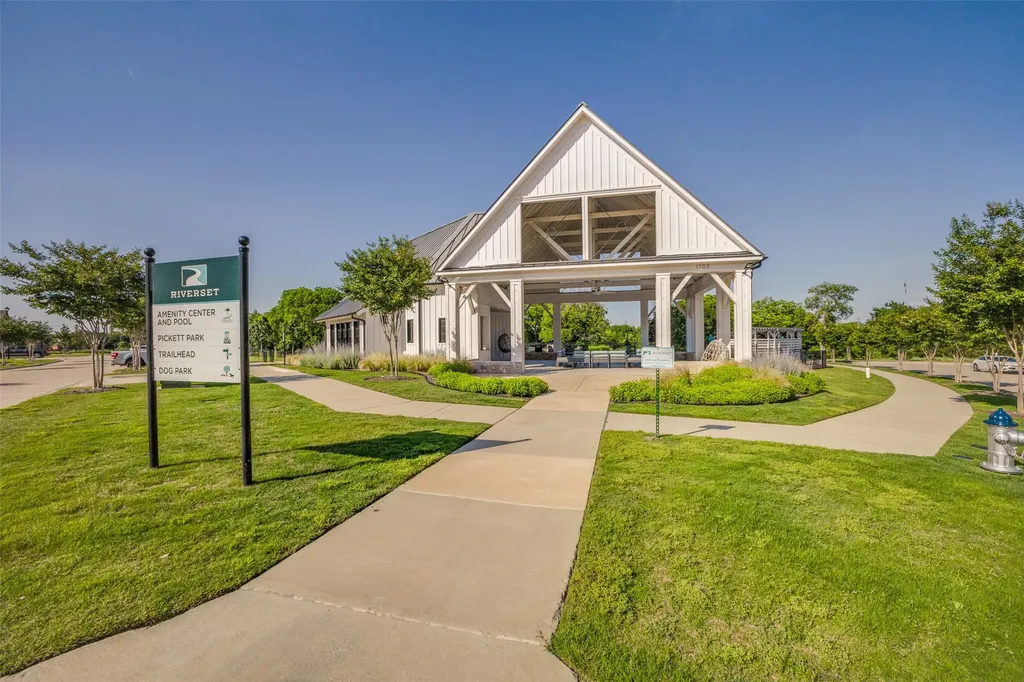 2521 Barnwood Lane Garland TX 75042