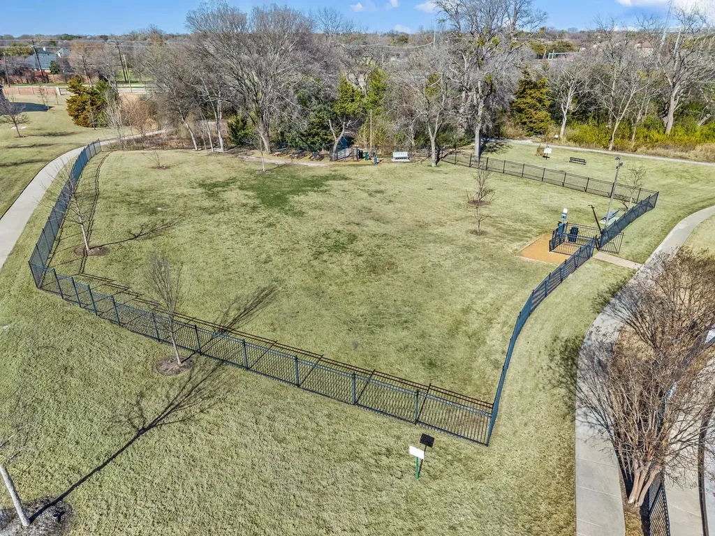 2521 Barnwood Lane Garland TX 75042